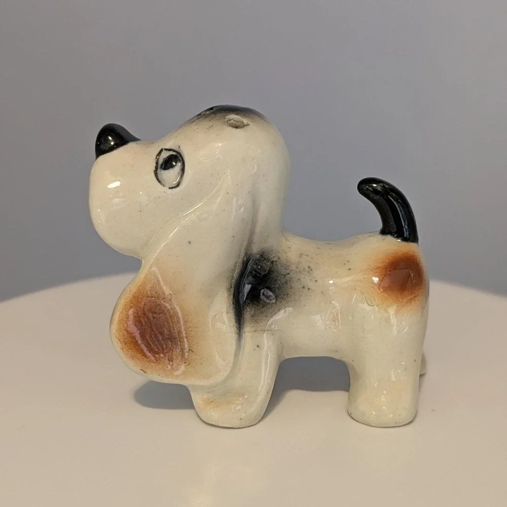 Vintage Basset Hounds Beagle Dogs Salt Pepper Shakers Big Ears Anthropomorphic